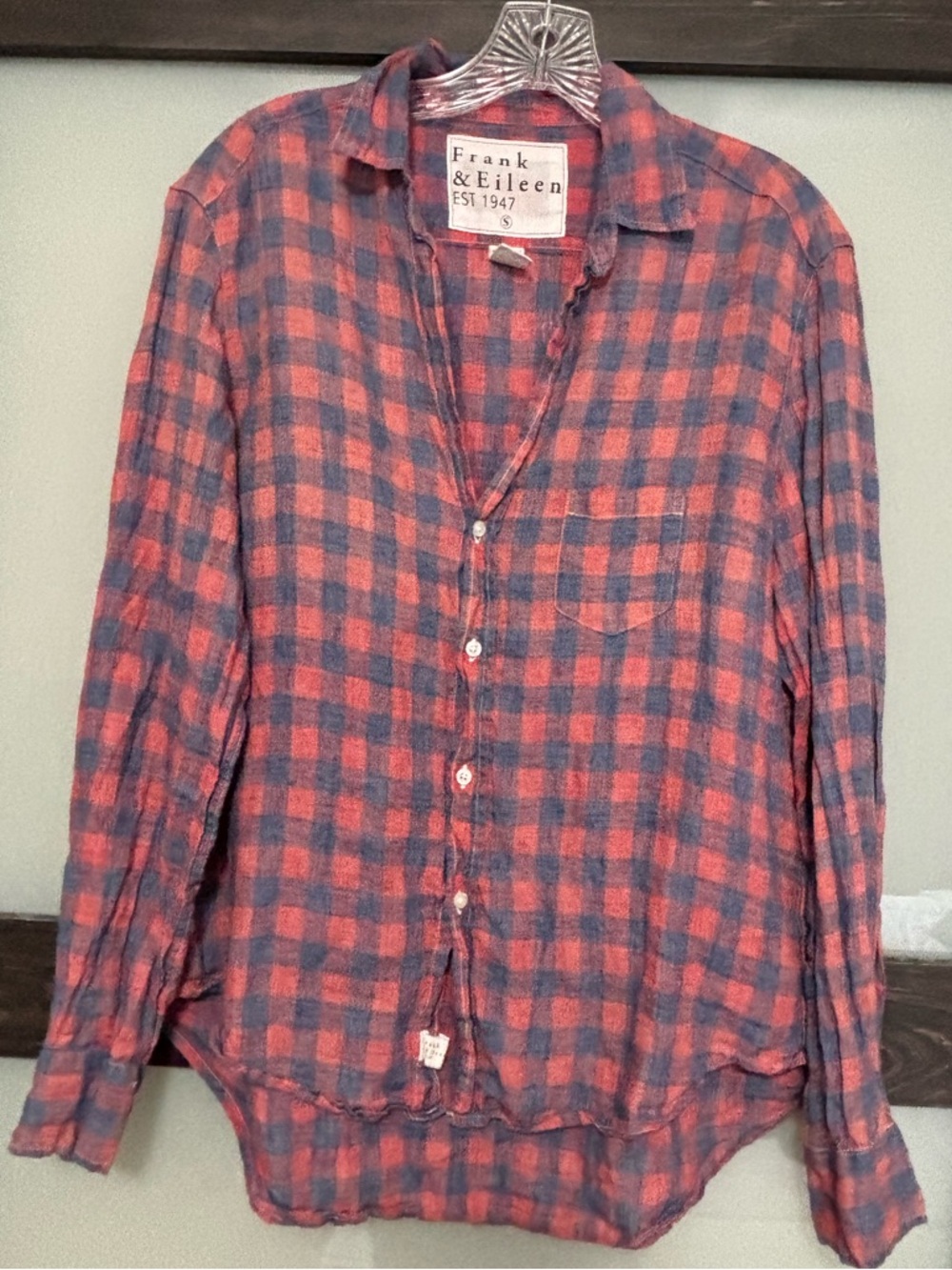 Frank & Eileen size small. red and blue Plaid Button-up